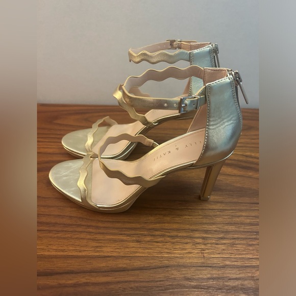 Kelly & Katie “ LITTON” Soft Gold Metallic Heels SIZE 9 - Picture 1 of 4